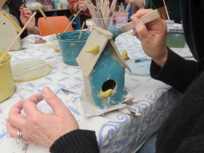 vogelhuisje van klei