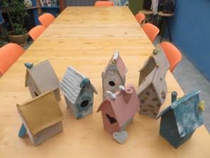 vogelhuisje van klei